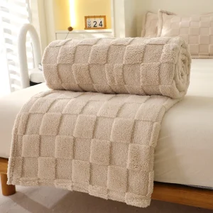 Soft Plaid Throw Blanket – Cozy Fleece Bedspread for Sofa or Bedroom